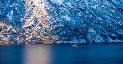 Fjord cruise on the winter–clad Nærøyfjord | Fjord Line