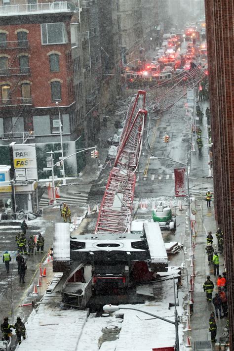 Crane collapse in Lower Manhattan - Photos - Deadly crane collapse in ...