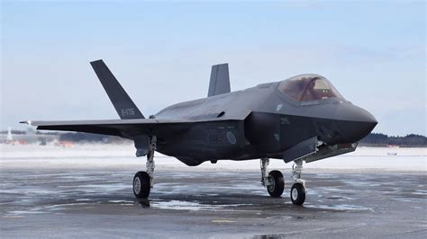 Wreckage of crashed Japanese F-35 fighter jet found - BBC News