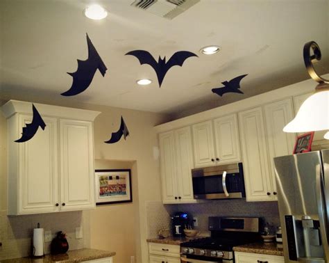 Scary Halloween Bats – showmemama.com