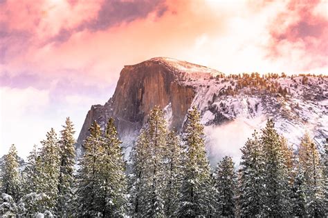 Reminded me of the Apple desktop wallpaper. Half Dome, Yosemite. [OC] [2460x1440] : r/EarthPorn