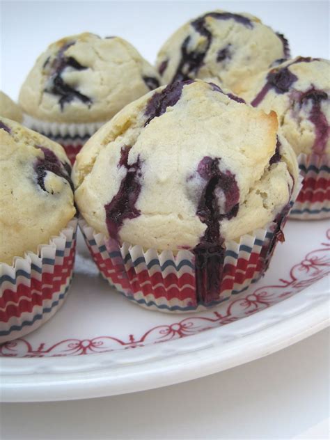 Tea With Friends: Blueberry & Vanilla Muffins