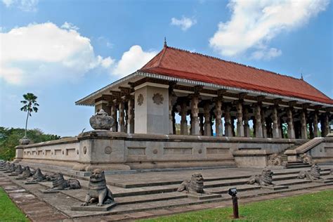 Independence Memorial Museum | Attractions in Sri lanka