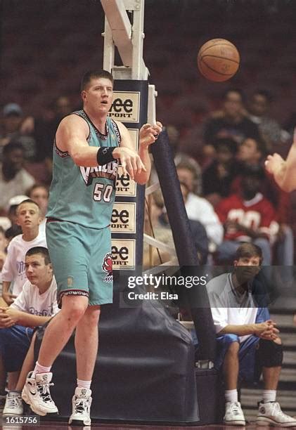 Vancouver Grizzlies Bryant Reeves Photos and Premium High Res Pictures ...