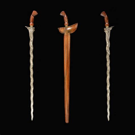 Keris: Senjata Tradisional Nusantara dengan Kekuatan Sakral - Museum ...