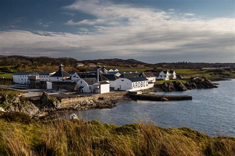 Photo of Ardbeg Distillery in Scotland - Braeburn Whisky