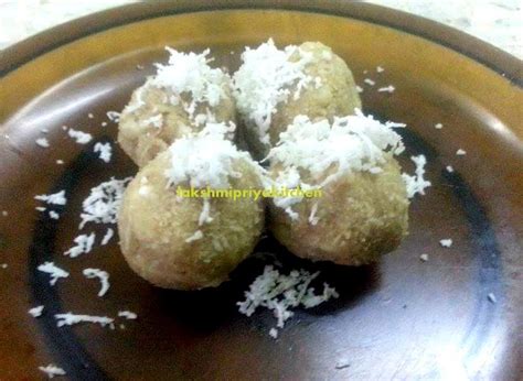 Priya's Kitchen: Tapioca / Maravalli Kilangu Sweet Balls