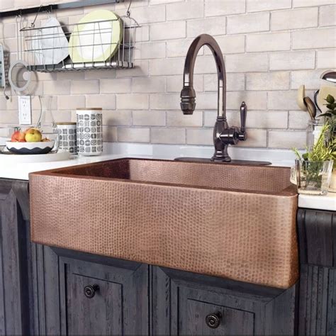 19 Cool Farmhouse Kitchen Sink Ideas That are Versatile and Functional!