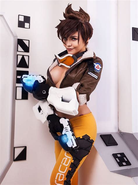 Christina Fink as Tracer (Overwatch) Anime Cosplay Costumes, Hot Cosplay, Girl Costumes, Cosplay ...