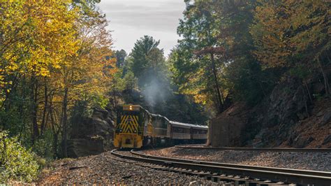 Scenic Fall Foliage Train Rides in the Poconos