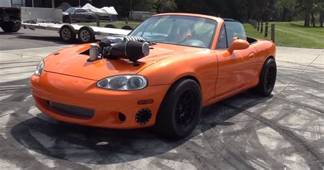 Someone Managed To Fit A Hellcat's Engine Inside A Mazda Miata, And The ...