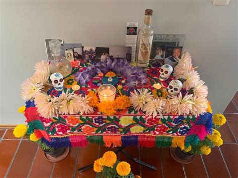 The Meaning Behind Six Objects on Día de los Muertos Altars | Dia de ...