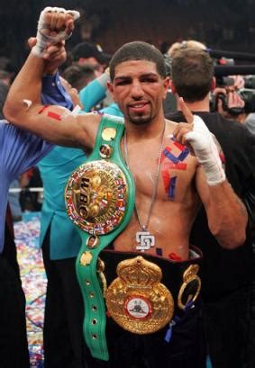 Photos - Winky Wright shows off his belts after defeating Shane Mosley ...