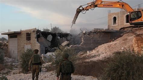 Israeli bulldozers come under fire after entering Gaza