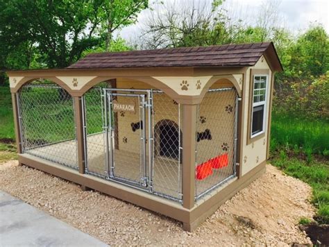 custom dog house/ kennel (chain link fence) | Outdoor dog house, Dog houses, Cool dog houses