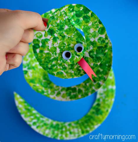 Paper Plate Snake Craft Using Bubble Wrap - Crafty Morning