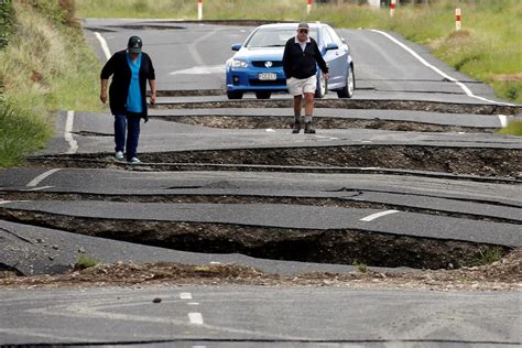 New Zealand earthquake: Tsunami hits after magnitude-7.8 quake strikes near Christchurch - ABC News