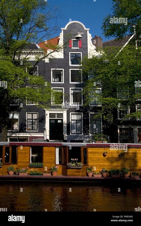 View from the secret annex (Anne Frank) to the houseboats on the Prinsengracht in Amsterdam ...