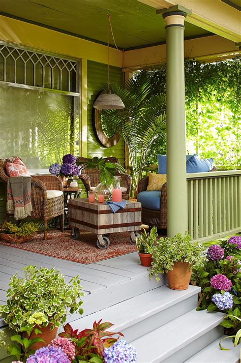 Must-See Front Porch Ideas Featuring Flea Market Finds | Patio, Front ...