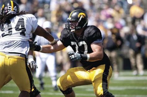 Iowa Hawkeyes Star Riley Reiff Declares for NFL Draft