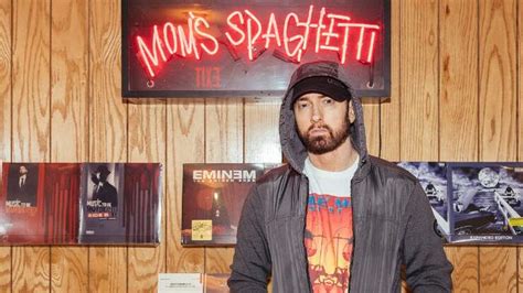 Eminem Serves 'Mom's Spaghetti' At New Detroit Restaurant | Radio 95.1