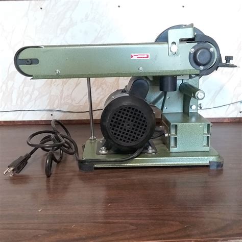 Lot Detail - CENTRAL MACHINERY BELT & DISC SANDER AND ACCESSORIES