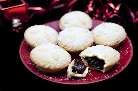 Photo of Plate of festive Christmas mince pies | Free christmas images