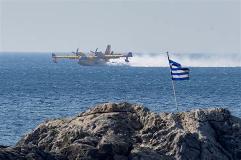 In pictures: Fires burn out of control on Greek island of Rhodes - July 24, 2023 | Reuters