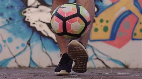 Juggling Soccer Ball: Learn How To And Tips & Tricks | Authority Soccer