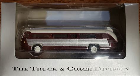 Buffalo Road Imports. GM 1949 Transit bus BUS CITY Plastic model ...