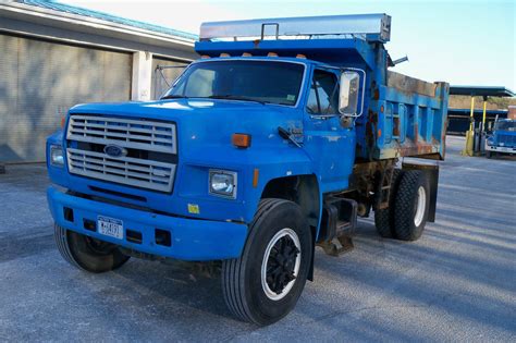 1989 FORD F-800 DUMP TRUCK