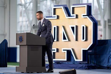 Marcus Freeman Makes His Notre Dame Fighting Irish Head Coaching Debut ...