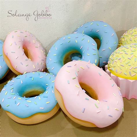 Donut’s Candy Colors | Fibra de vidro, Isopor, Esculturas