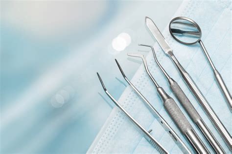 Os 12 instrumentais essenciais em um consultório de dentista