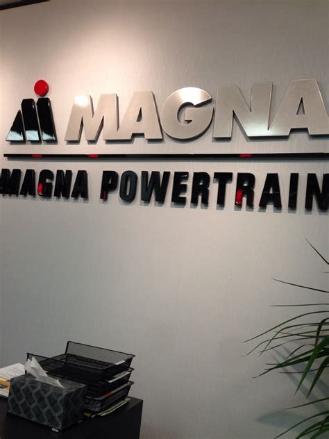 Magna Powertrain Logo