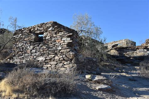 Phoenix hike in South Mountain Park: Pima Canyon trail family-friendly