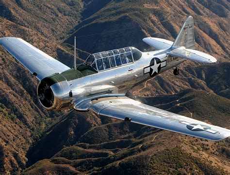 NORTH AMERICAN AT-6/SNJ-6 - Lyon Air Museum