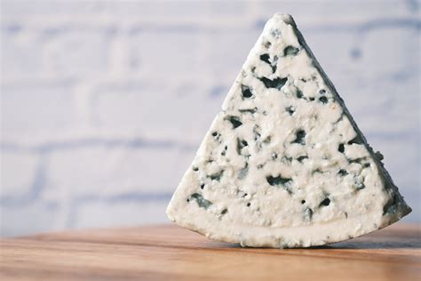 Roquefort Cheese Substitute: Answered - DownInTheKitchen