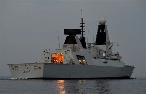 HMS Diamond completes arms smuggling patrol