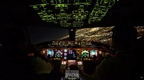 Video: Boeing 777 landing at LAX : Flight Training Central