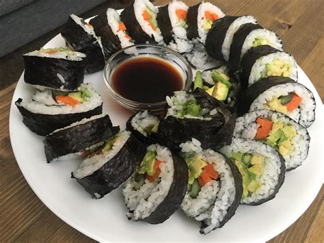 Homemade vegan veggie sushi rolls. : r/vegan