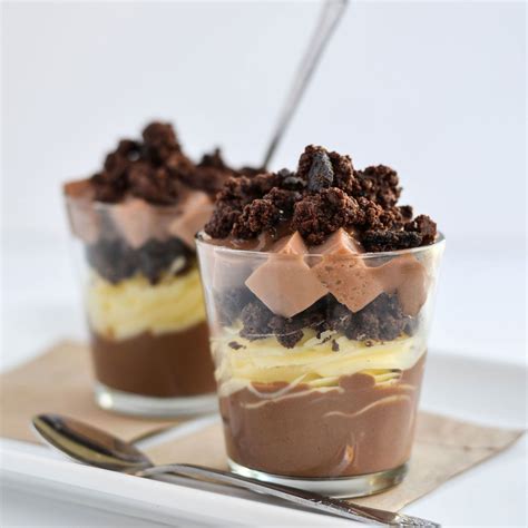 24 Short and Sweet Shot-Glass Desserts | Mini dessert recipes, Shot ...