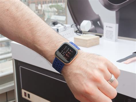 Fitbit Versa 1 vs. Fitbit Versa 2: What's the difference (and should ...