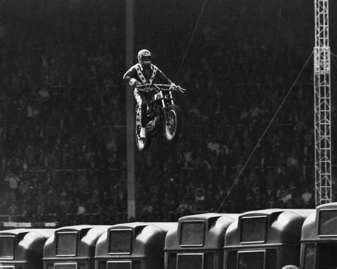 Top 5 Evel Knievel Jumps Ever (VIDEOS)