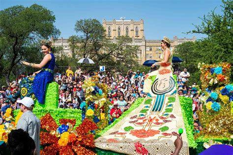 San Antonio's Battle of Flowers Parade at Fiesta: Photos