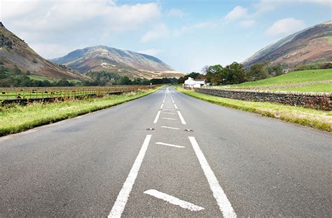 UK road markings: what they mean and what the Highway Code says | RAC Drive