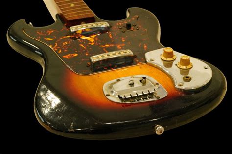 Jimi Hendrix’s Early Sixties Guitar Sells for $216,000 at Auction