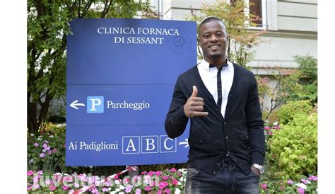 Le visite mediche di Evra - Evra undergoes medical - Juventus