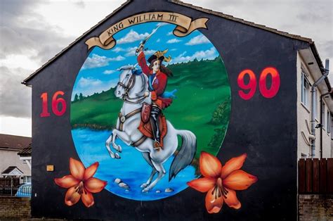 A Black Cab Tour of the Belfast Murals - Travel Addicts