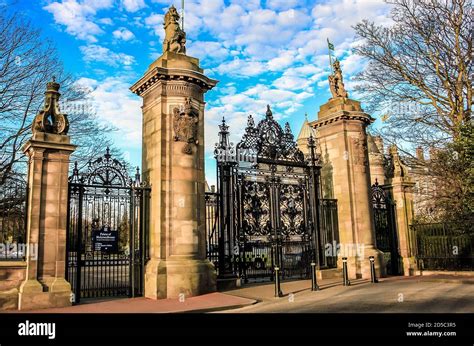 The palace of holyroodhouse iron door hi-res stock photography and images - Alamy